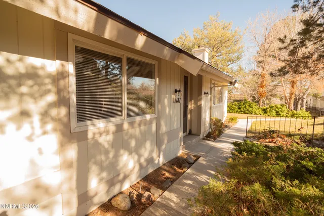 a view of backyard of the house