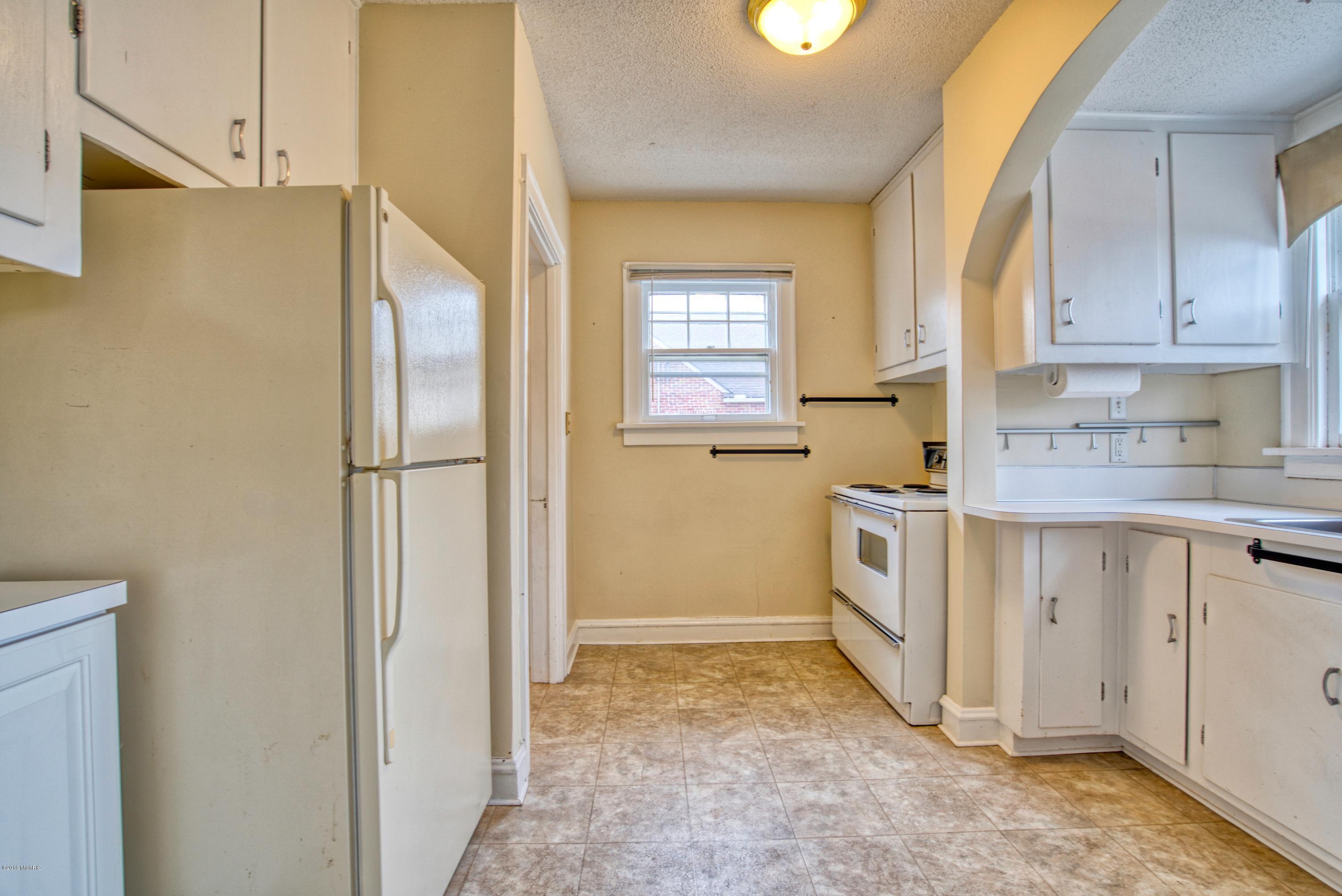 1515 Sheldon Road Grand Haven, MI 49417 - Photo 13 of 32 13. Kitchen