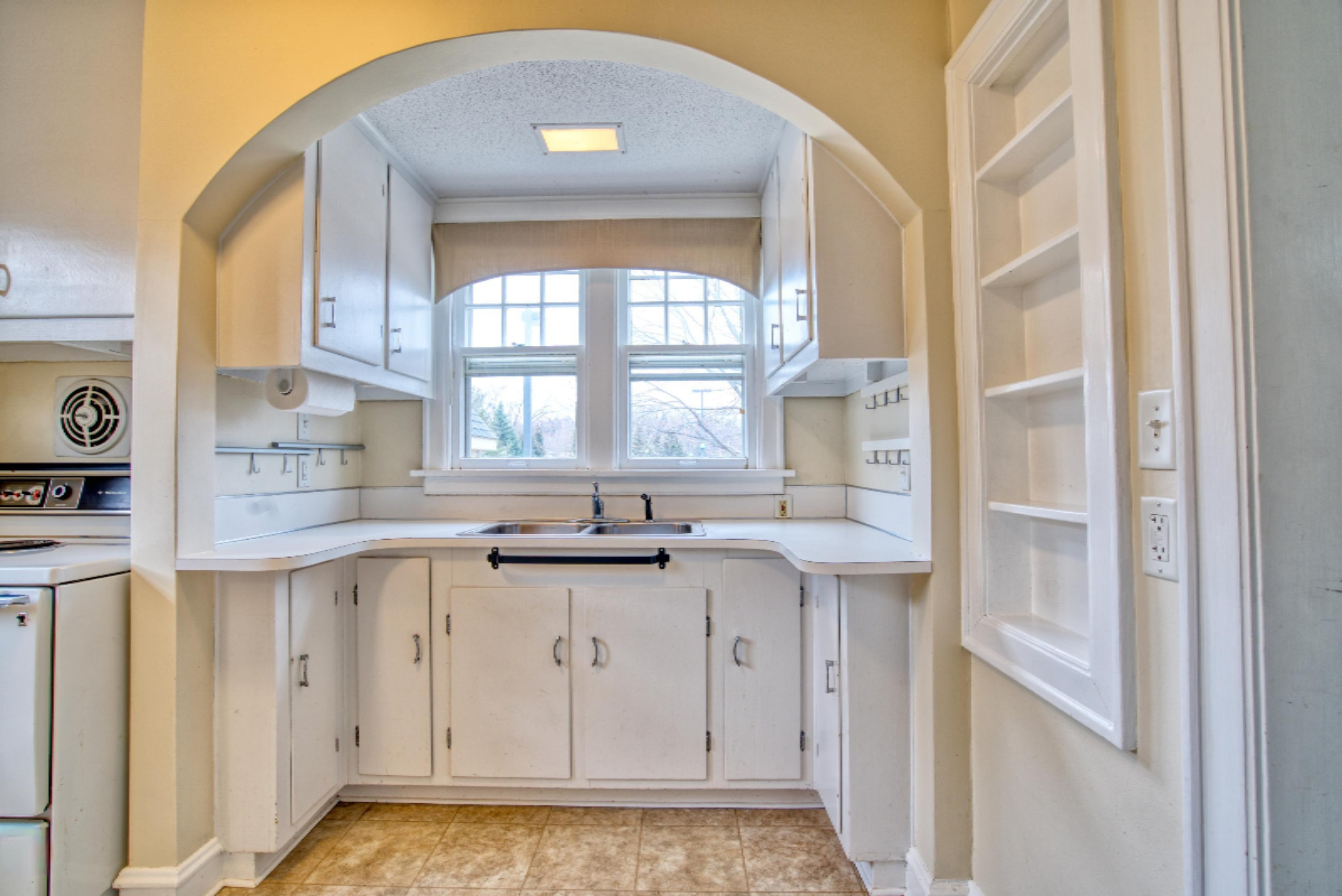 1515 Sheldon Road Grand Haven, MI 49417 - Photo 16 of 32 14. Kitchen Alternate