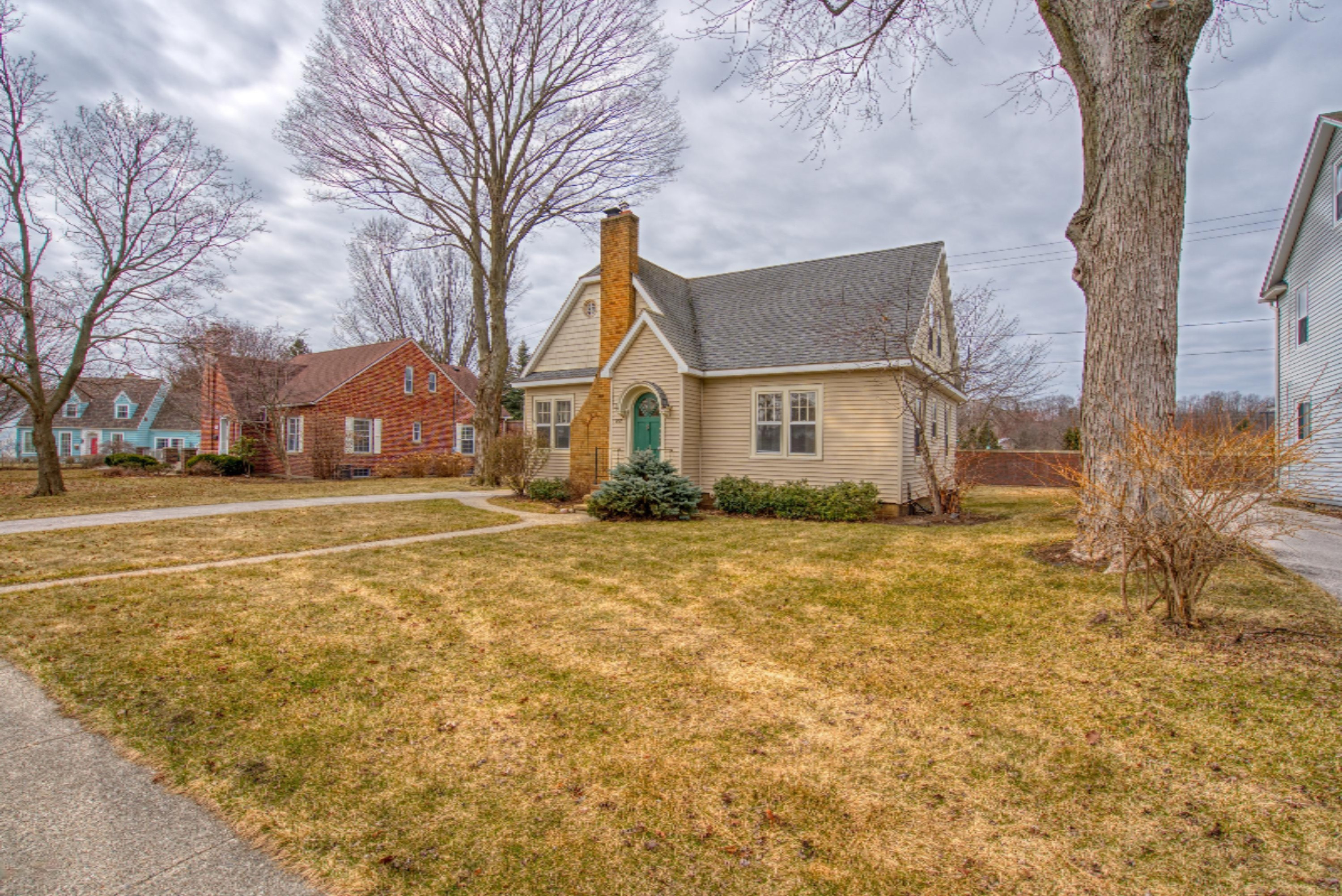 1515 Sheldon Road Grand Haven, MI 49417 - Photo 4 of 32 2. Front Angle