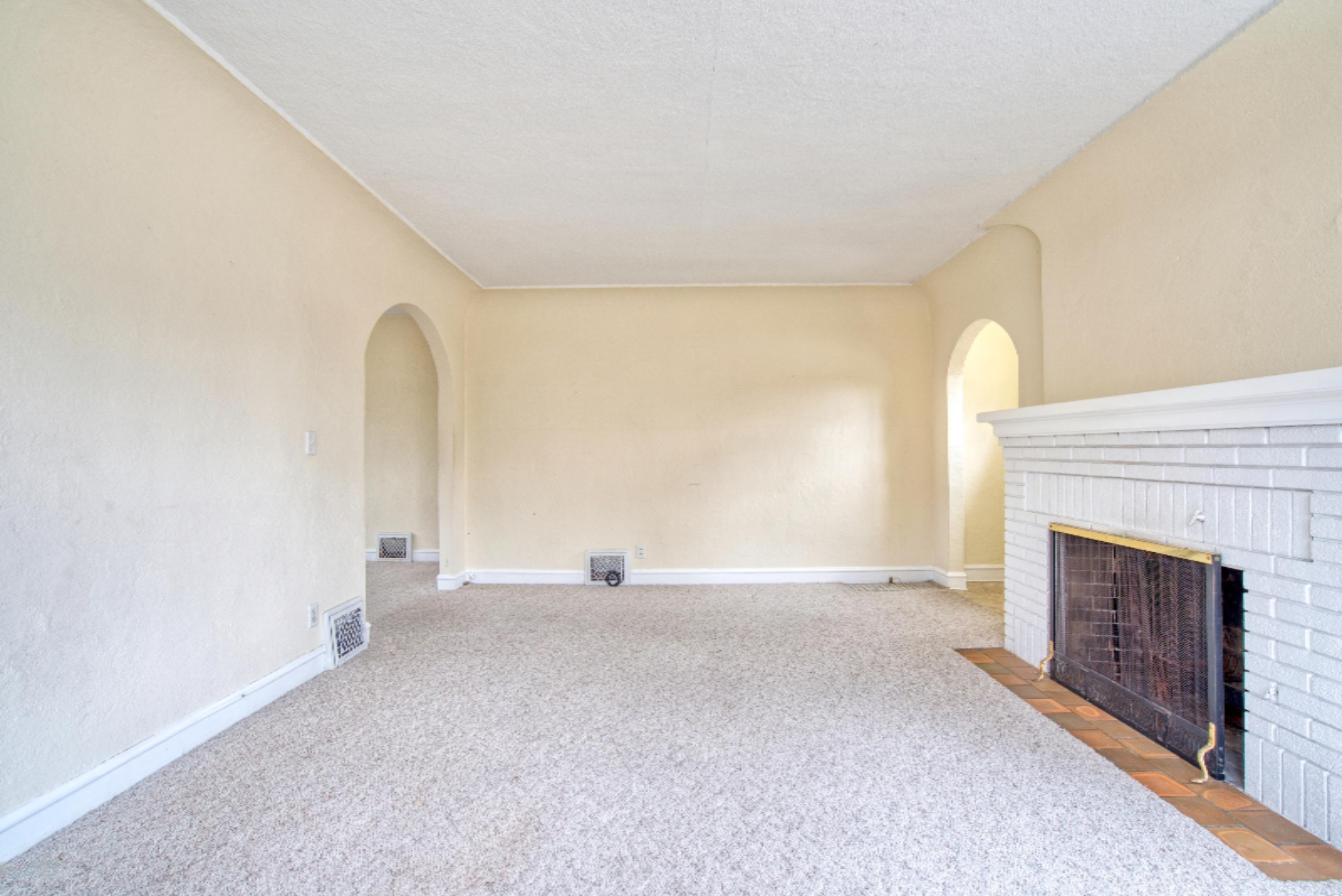 1515 Sheldon Road Grand Haven, MI 49417 - Photo 8 of 32 10. Living Room