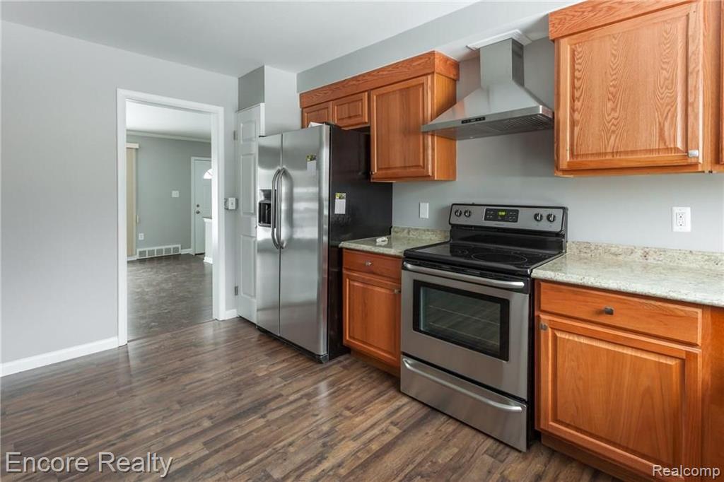 28240 Farmington Road Farmington Hills, MI 48334 - Photo 12 of 22
