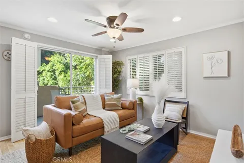 $724,998 | 18730 Hatteras Street, Unit 47, Tarzana, CA 91356