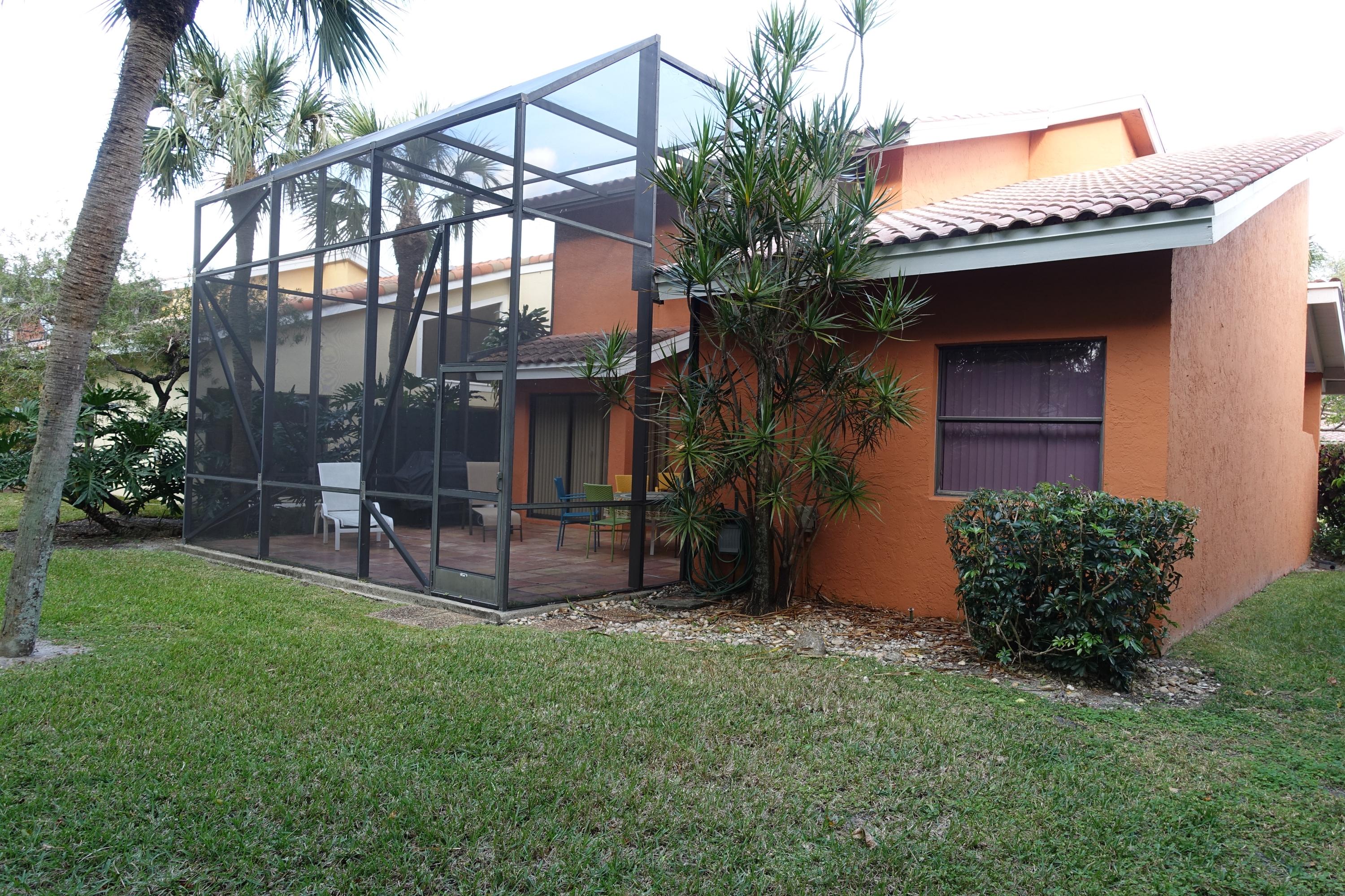 20797 Del Luna Drive Boca Raton, FL 33433 - Photo 2 of 2 Back Patio
