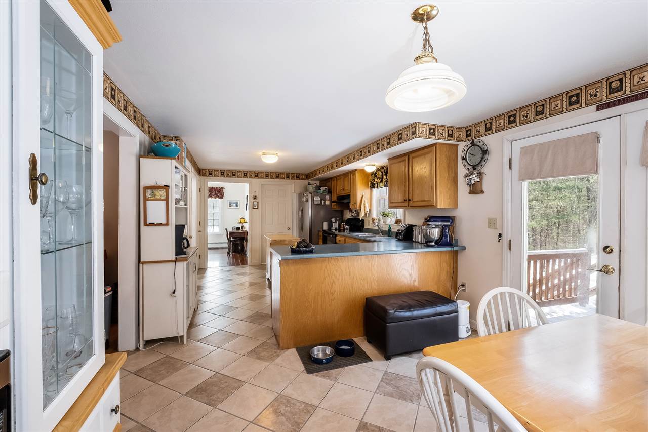 25 Montgomery Farm Road Derry, NH 03038 - Photo 11 of 40