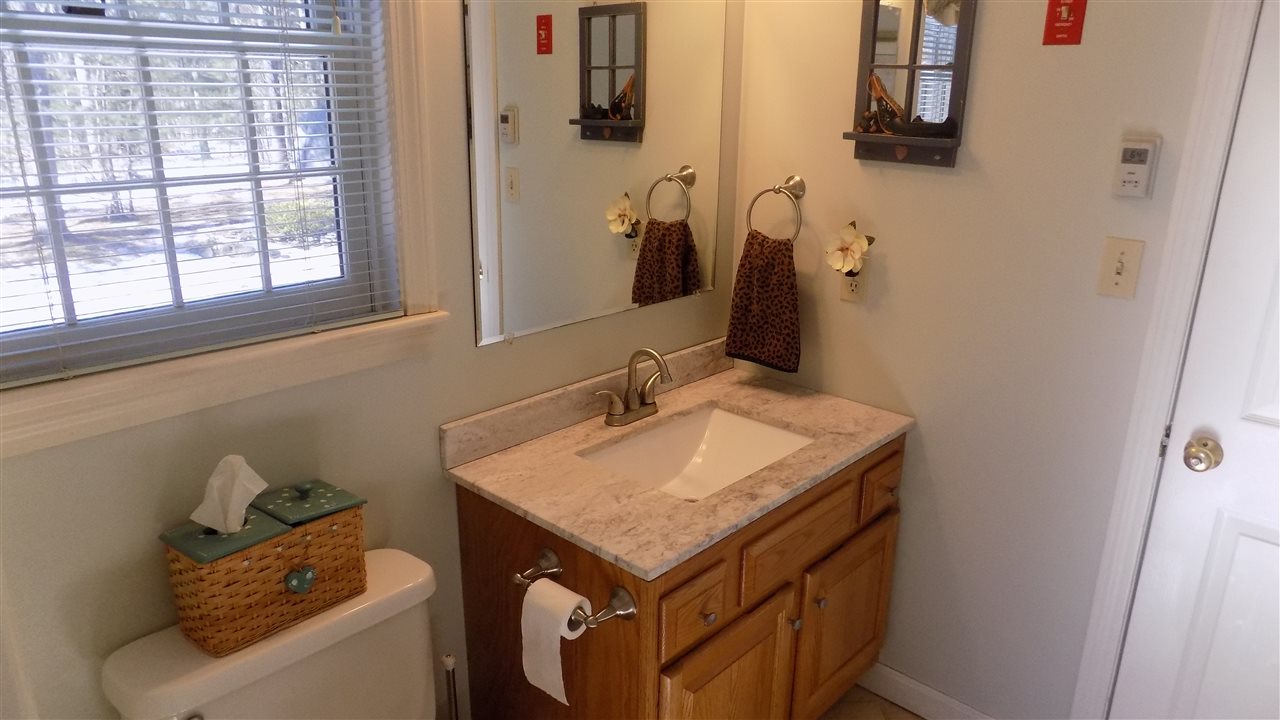 25 Montgomery Farm Road Derry, NH 03038 - Photo 12 of 40