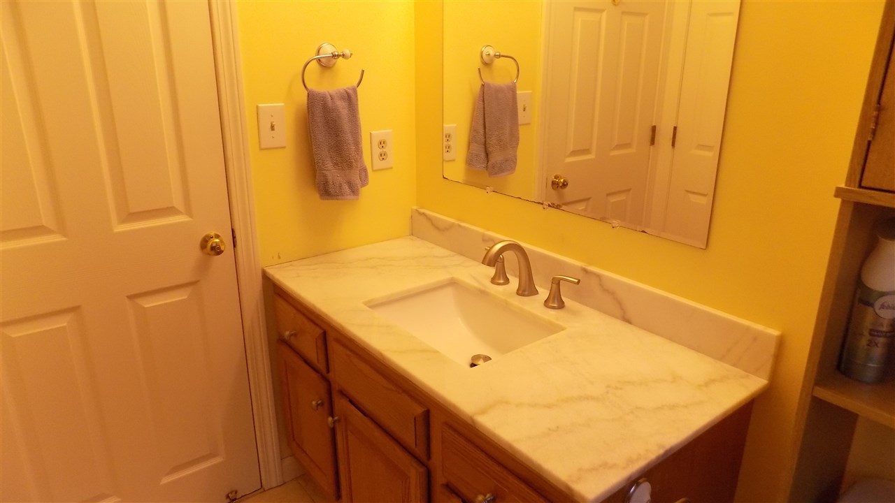25 Montgomery Farm Road Derry, NH 03038 - Photo 21 of 40