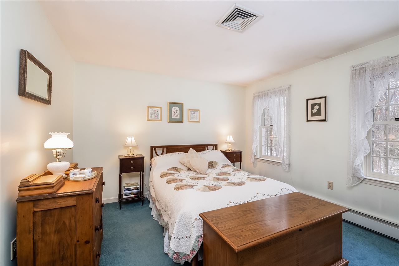 25 Montgomery Farm Road Derry, NH 03038 - Photo 24 of 40