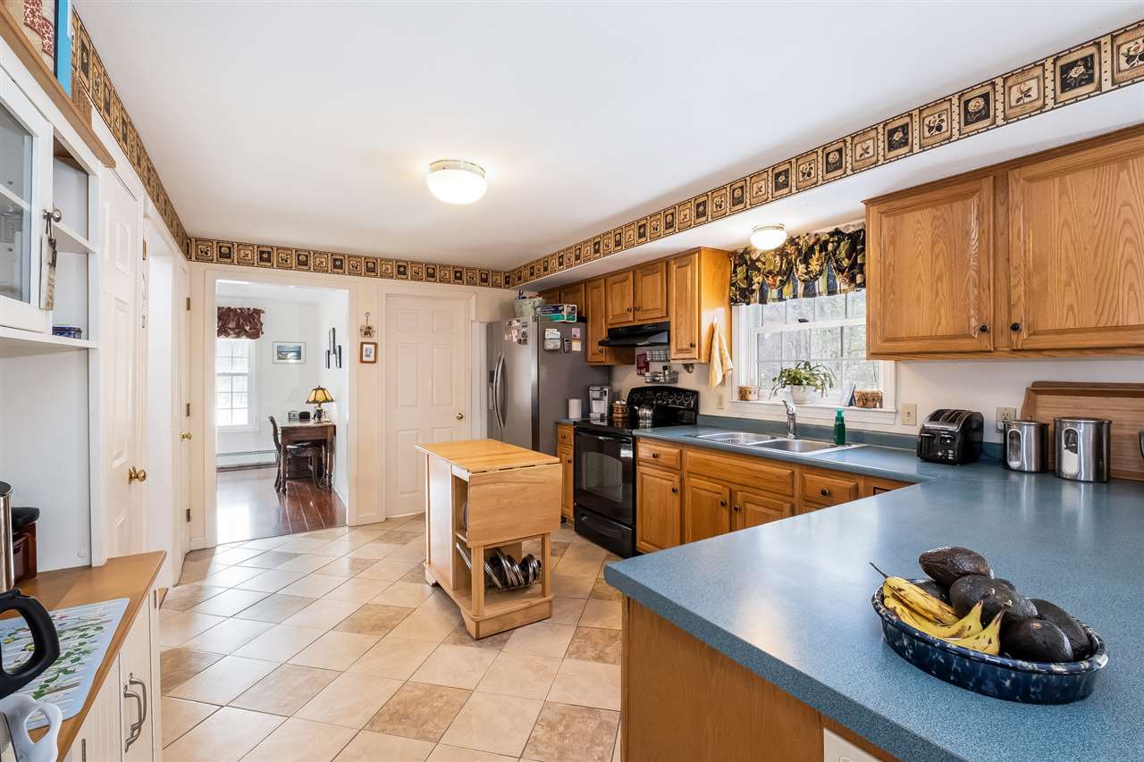 25 Montgomery Farm Road Derry, NH 03038 - Photo 10 of 40