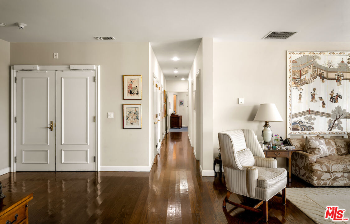 10580 Wilshire Boulevard, Unit 45 Los Angeles, CA 90024 - Photo 19 of 35 a living room with furniture and wooden floor