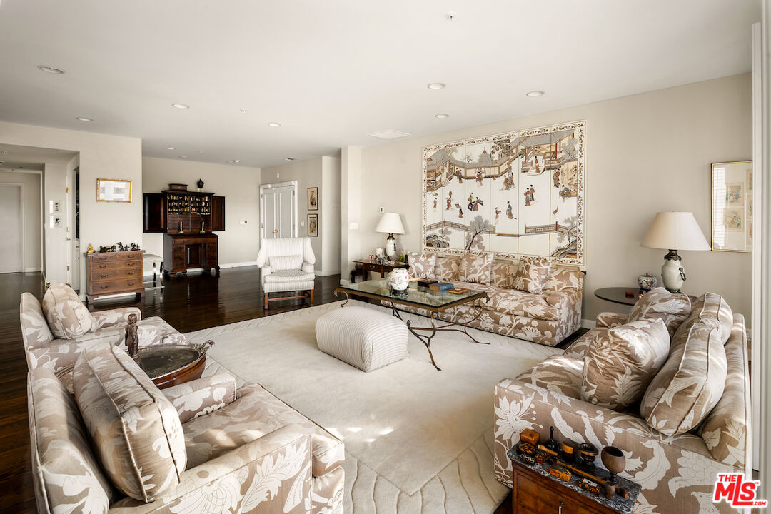 10580 Wilshire Boulevard, Unit 45 Los Angeles, CA 90024 - Photo 10 of 35 a living room with furniture and a flat screen tv