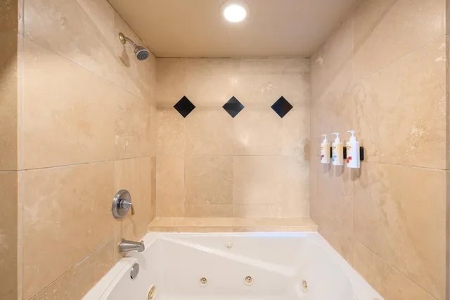 $2,150,000 | 110 Kaanapali Shores Place, Unit 711, Lahaina, HI 96761