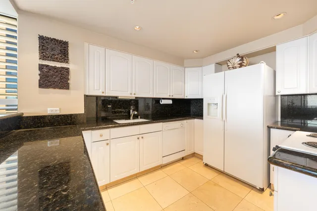 $2,150,000 | 110 Kaanapali Shores Place, Unit 711, Lahaina, HI 96761