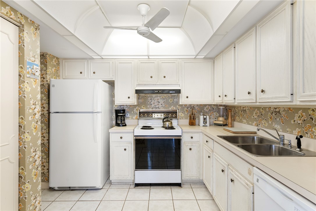 1150 Reef Road, Unit B21 Vero Beach, FL 32963 - Photo 11 of 32 Gallery Image 11