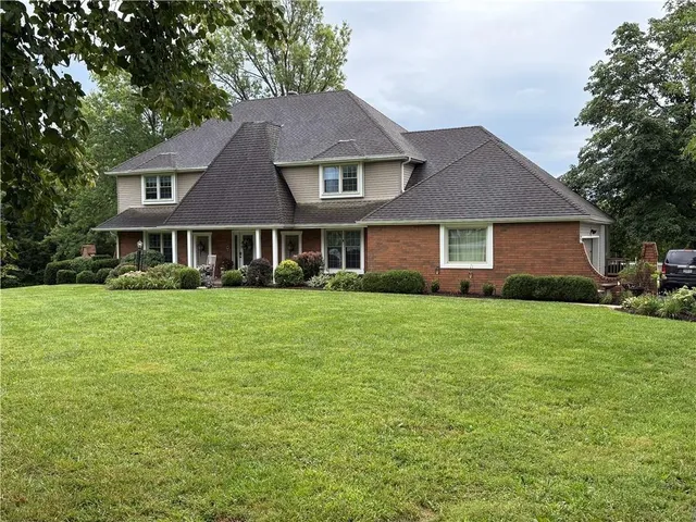 $799,999 | 12918 Lakeland Drive, St. Joseph, MO 64506