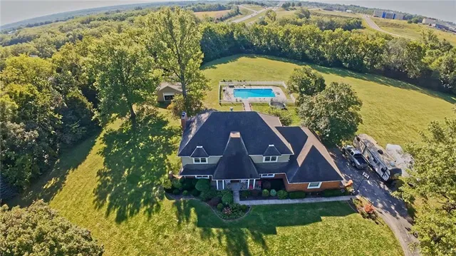 $799,999 | 12918 Lakeland Drive, St. Joseph, MO 64506