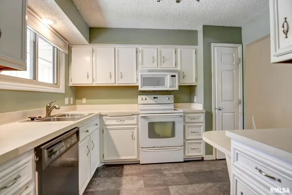 $120,000 | 2628 South Forrest Green Drive, Decatur, IL 62521