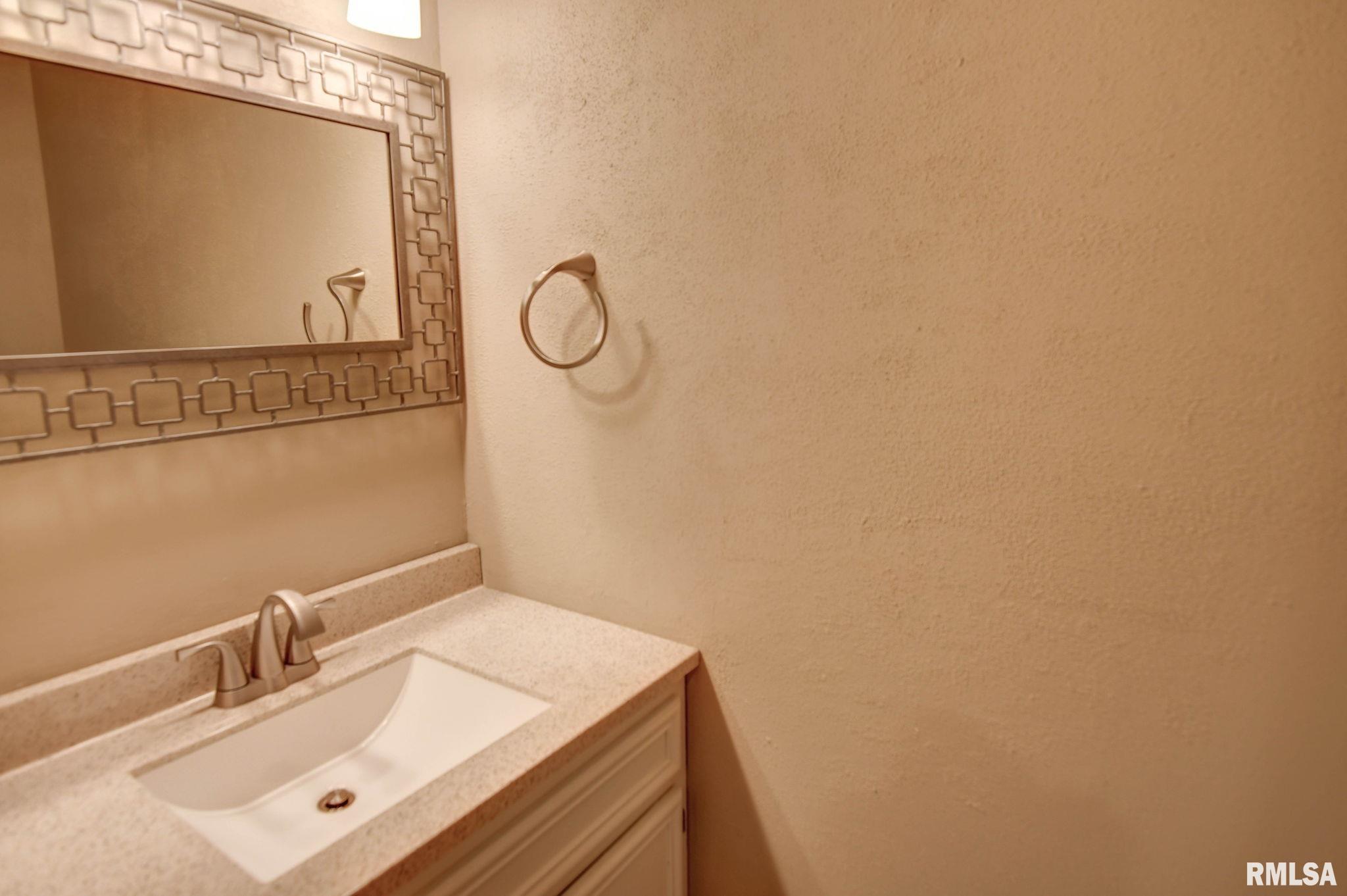 2628 South Forrest Green Drive Decatur, IL 62521 - Photo 13 of 17