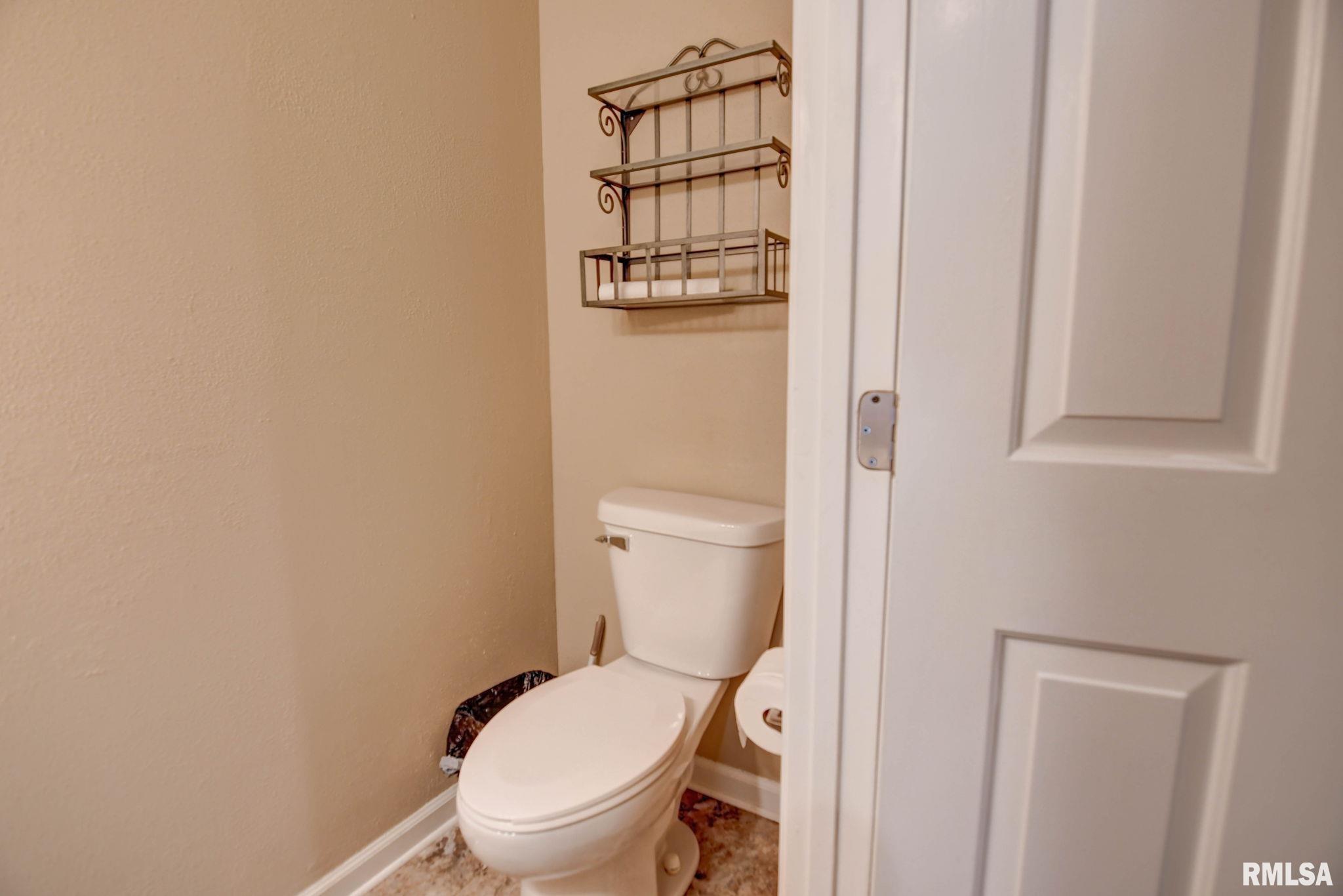 2628 South Forrest Green Drive Decatur, IL 62521 - Photo 14 of 17