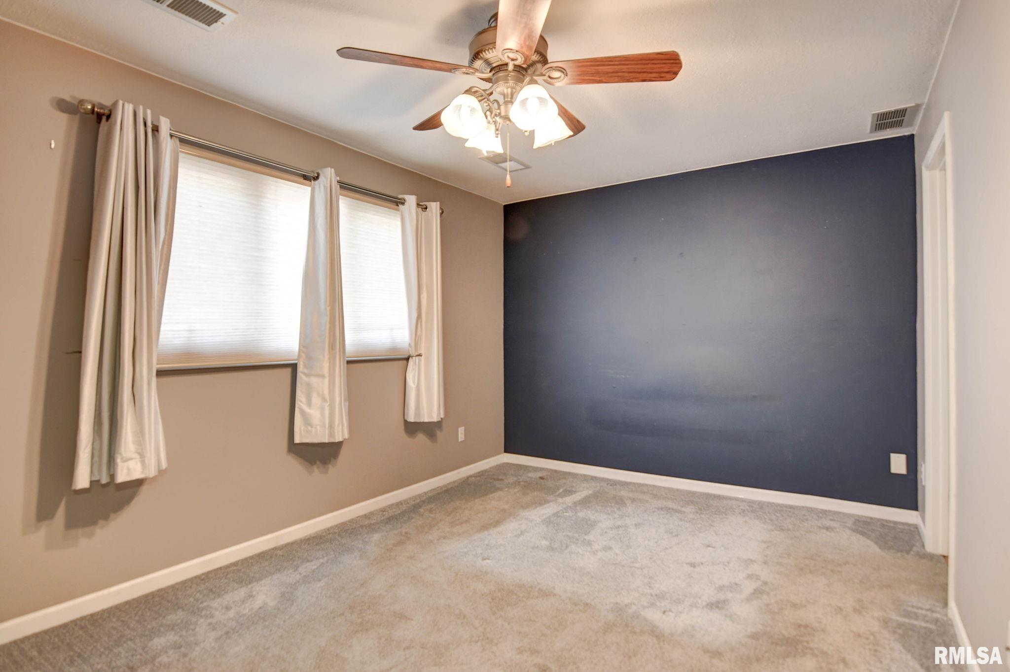 2628 South Forrest Green Drive Decatur, IL 62521 - Photo 3 of 17