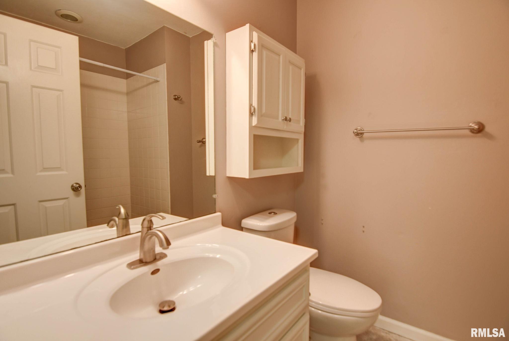 2628 South Forrest Green Drive Decatur, IL 62521 - Photo 5 of 17