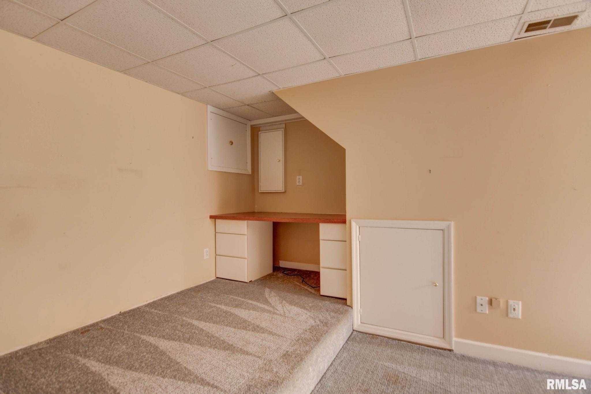 2628 South Forrest Green Drive Decatur, IL 62521 - Photo 8 of 17