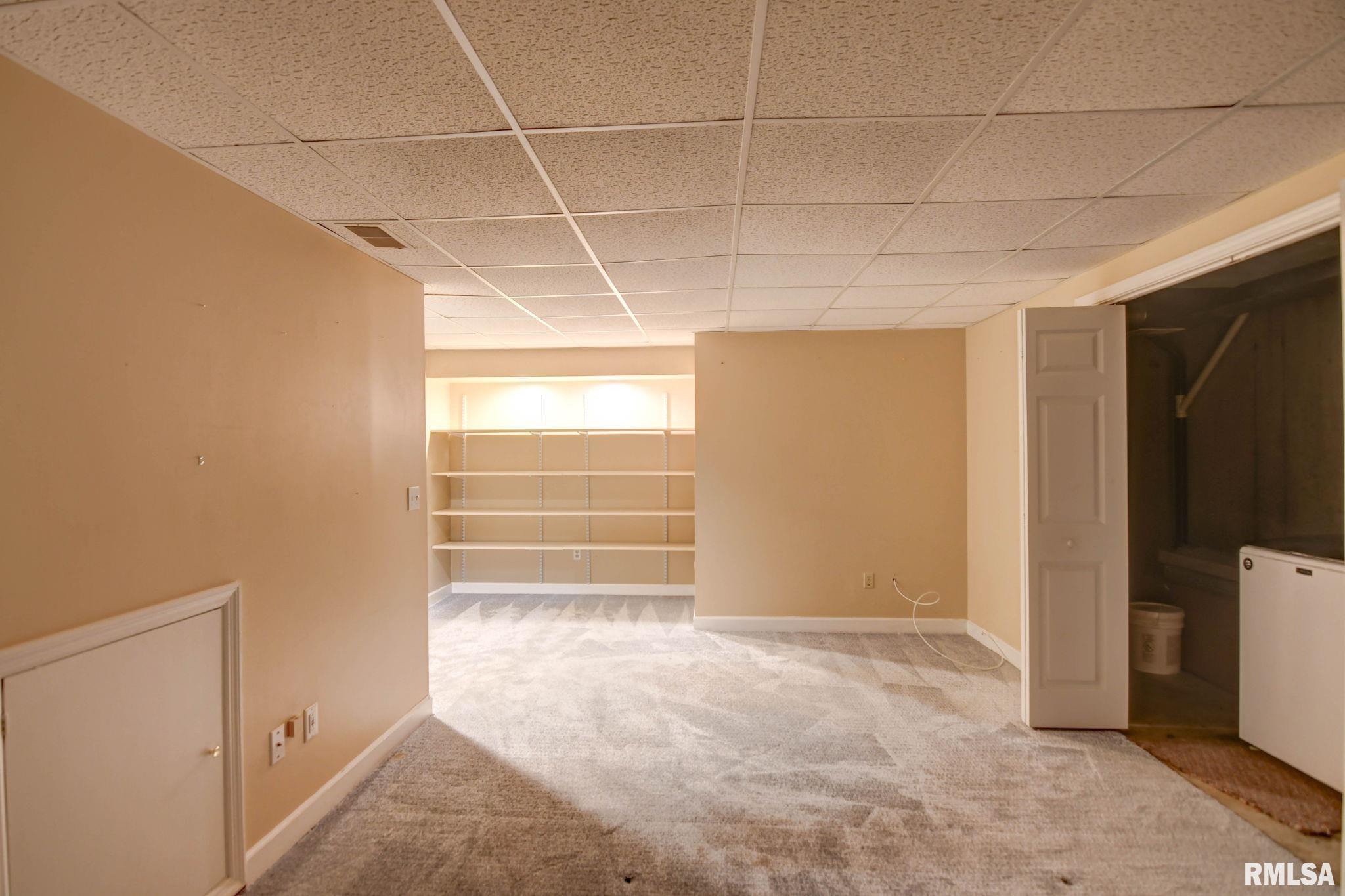 2628 South Forrest Green Drive Decatur, IL 62521 - Photo 9 of 17