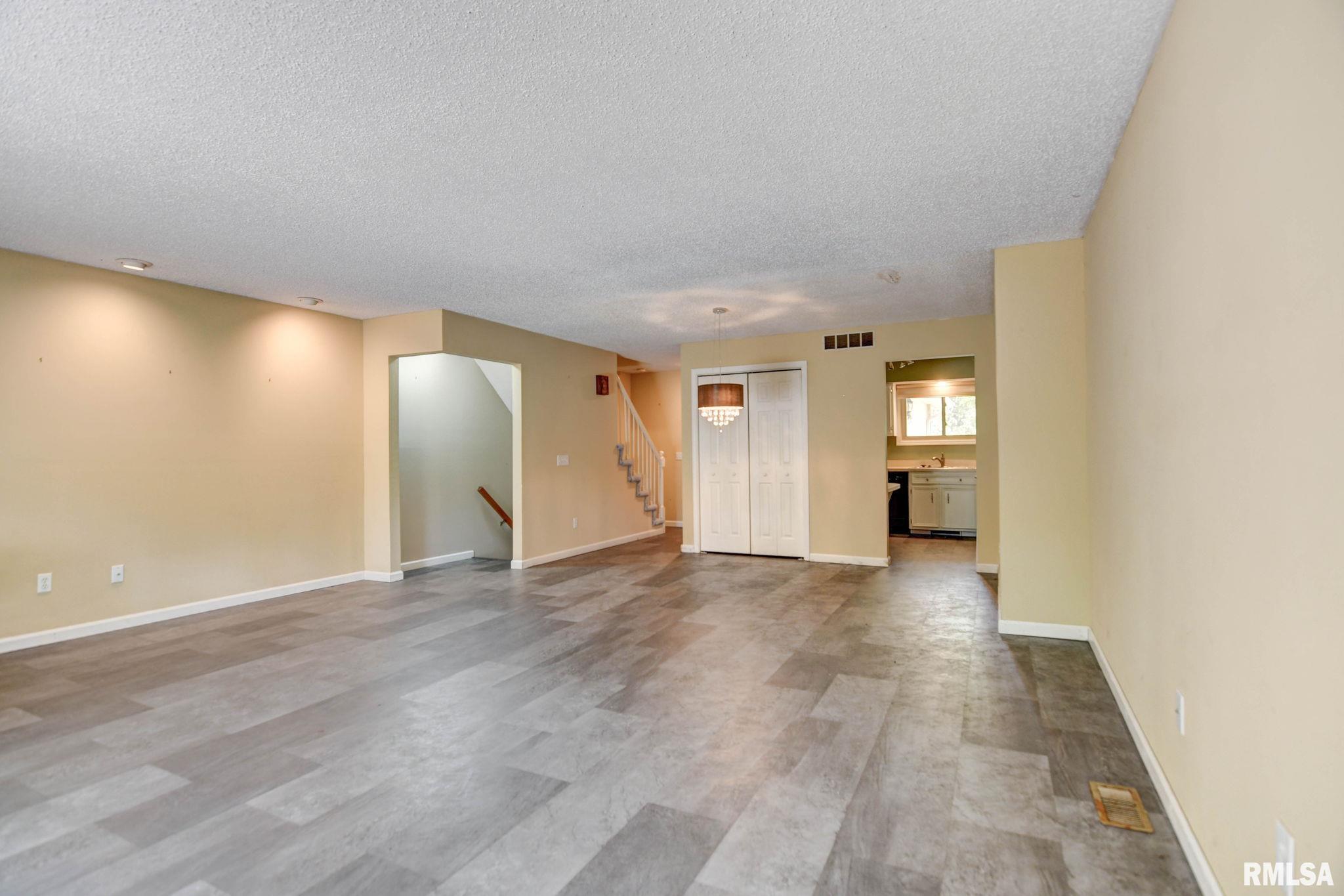 2628 South Forrest Green Drive Decatur, IL 62521 - Photo 10 of 17