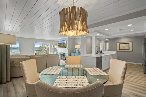 $999,999 | 9 South Walworth Avenue, Unit 603, Williams Bay, WI 53191