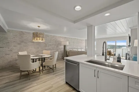 $999,999 | 9 South Walworth Avenue, Unit 603, Williams Bay, WI 53191