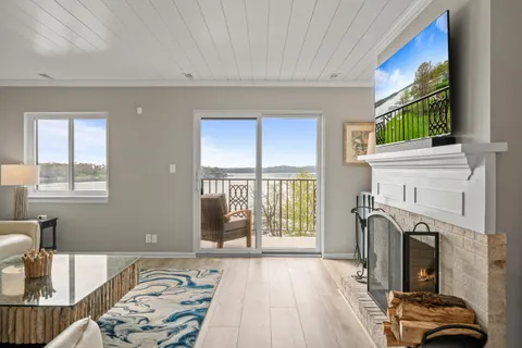 $999,999 | 9 South Walworth Avenue, Unit 603, Williams Bay, WI 53191