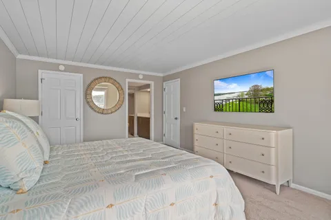 $999,999 | 9 South Walworth Avenue, Unit 603, Williams Bay, WI 53191