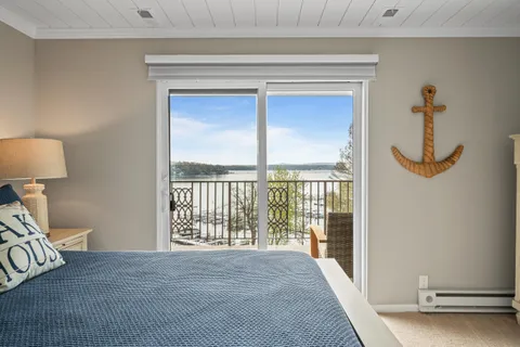 $999,999 | 9 South Walworth Avenue, Unit 603, Williams Bay, WI 53191