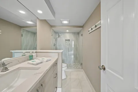 $999,999 | 9 South Walworth Avenue, Unit 603, Williams Bay, WI 53191