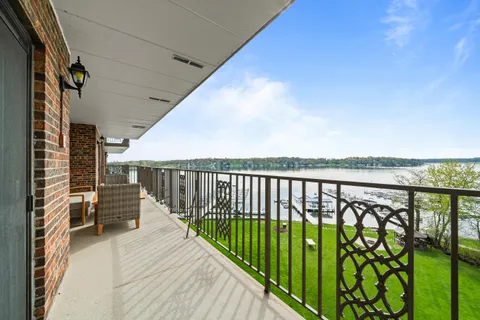 $999,999 | 9 South Walworth Avenue, Unit 603, Williams Bay, WI 53191