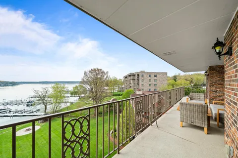 $999,999 | 9 South Walworth Avenue, Unit 603, Williams Bay, WI 53191