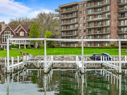 $999,999 | 9 South Walworth Avenue, Unit 603, Williams Bay, WI 53191