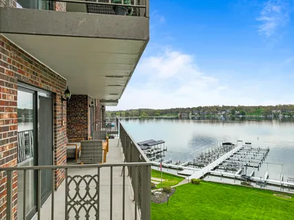 $999,999 | 9 South Walworth Avenue, Unit 603, Williams Bay, WI 53191