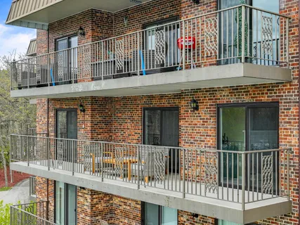 $999,999 | 9 South Walworth Avenue, Unit 603, Williams Bay, WI 53191