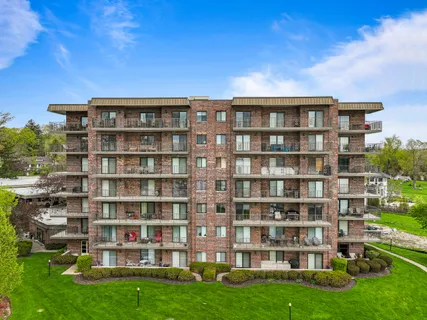$999,999 | 9 South Walworth Avenue, Unit 603, Williams Bay, WI 53191