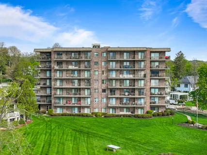 $999,999 | 9 South Walworth Avenue, Unit 603, Williams Bay, WI 53191