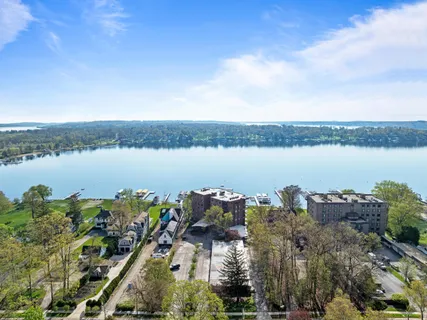 $999,999 | 9 South Walworth Avenue, Unit 603, Williams Bay, WI 53191