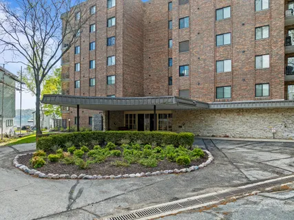 $999,999 | 9 South Walworth Avenue, Unit 603, Williams Bay, WI 53191