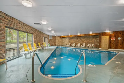 $999,999 | 9 South Walworth Avenue, Unit 603, Williams Bay, WI 53191