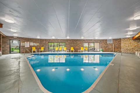 $999,999 | 9 South Walworth Avenue, Unit 603, Williams Bay, WI 53191