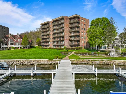 $999,999 | 9 South Walworth Avenue, Unit 603, Williams Bay, WI 53191
