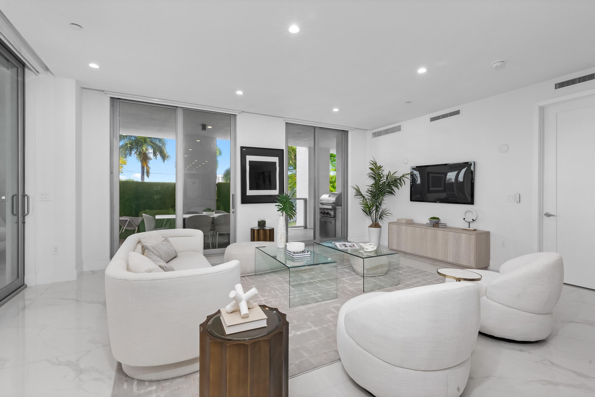 495 East Royal Palm Road, Unit 201 Boca Raton, FL 33432 - Photo 11 of 43 Living Room