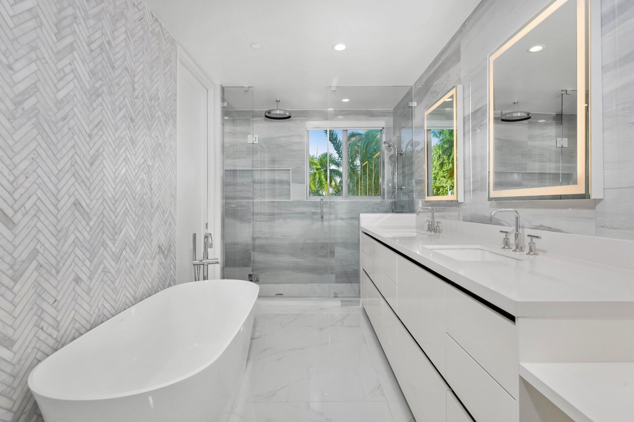 495 East Royal Palm Road, Unit 201 Boca Raton, FL 33432 - Photo 21 of 43 Primary Bathroom