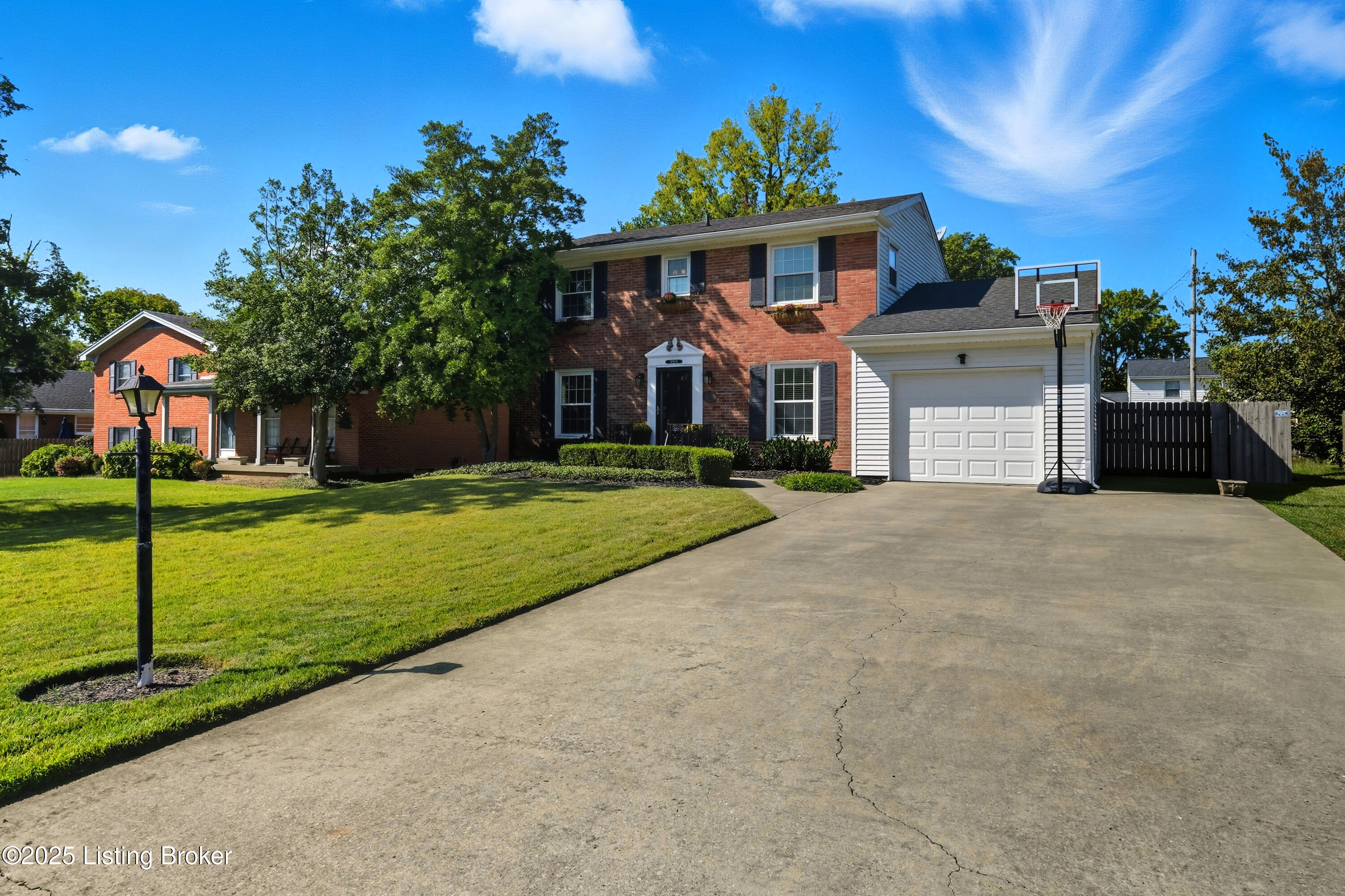 10205 Afton Road Louisville, KY 40223 - Photo 2 of 44 10205afton_louisvillerealestatemedia_006