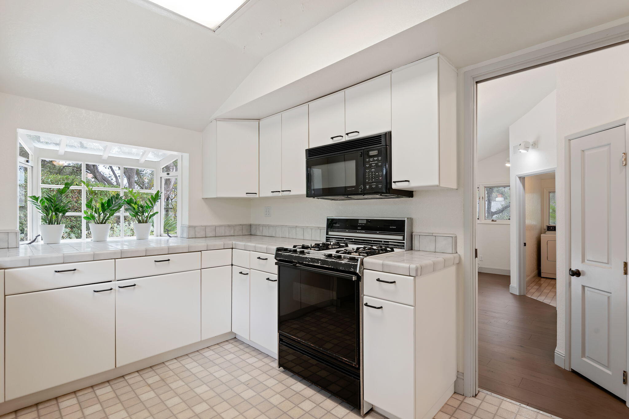 1588 East Valley Road Montecito, CA 93108 - Photo 9 of 23 09-Kitchen